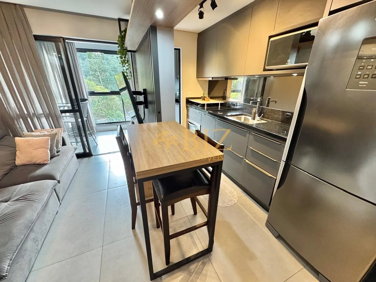 Apartamento finamente mobiliado, com 2 dormitórios, sendo 1 suíte, no Bairro Fortaleza! — foto 4