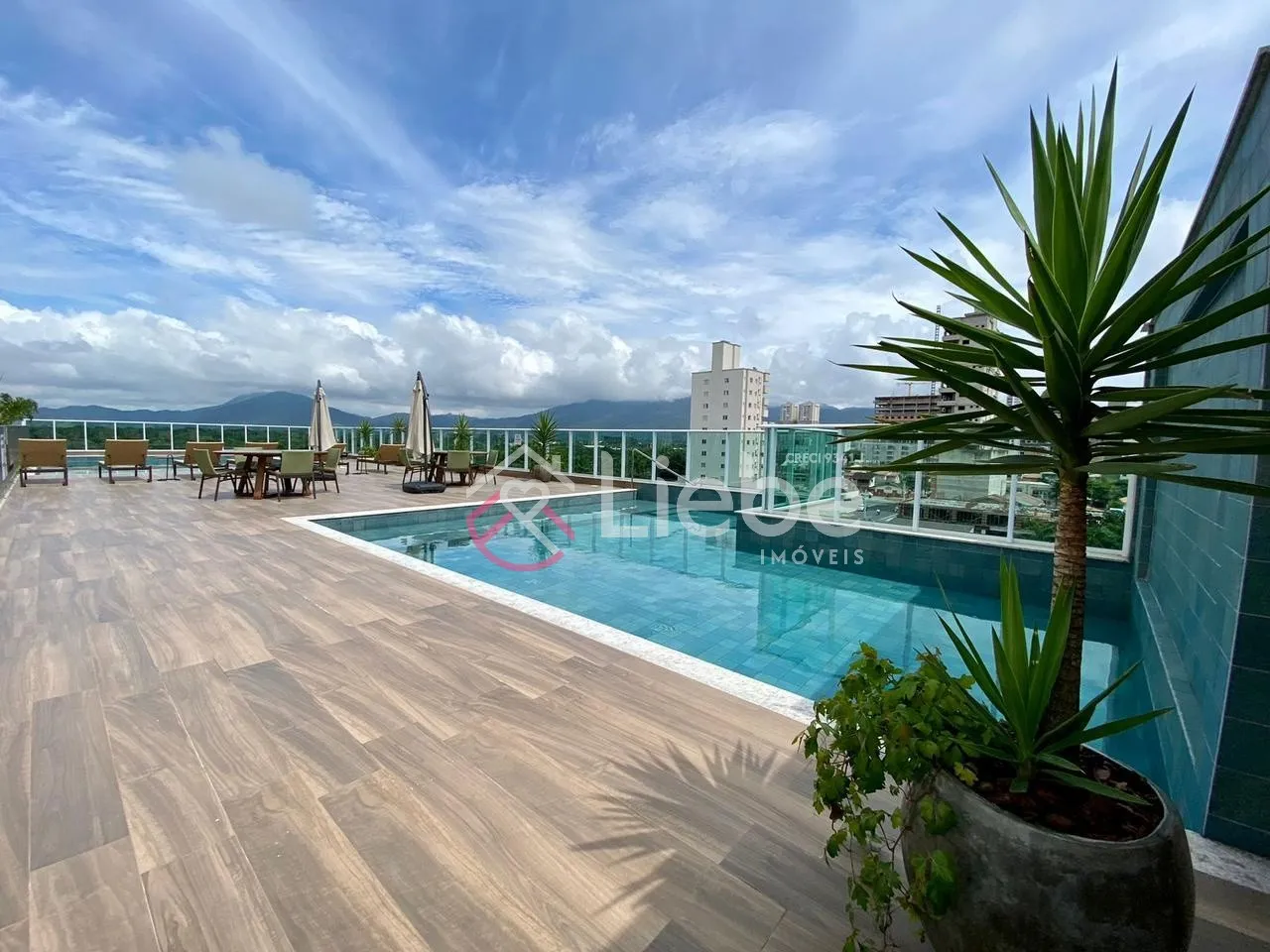Apartamento no Edifício Carpe Diem Residence em Itapema com 81,96m privativos. De esquina e 3 Quadra do mar. - foto 1