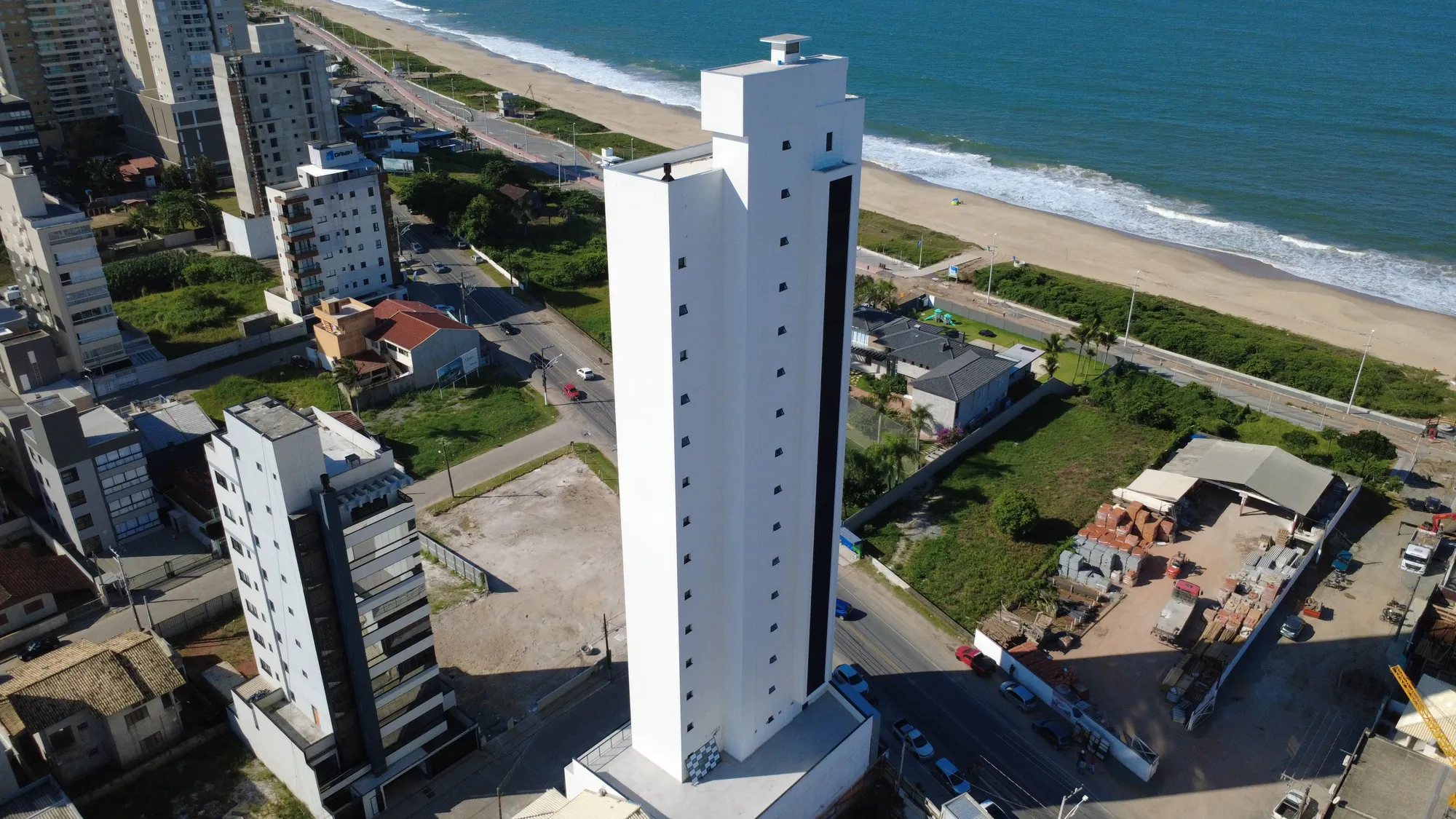 Apartamento Novo de 3 suítes em Balneário Piçarras - foto 1