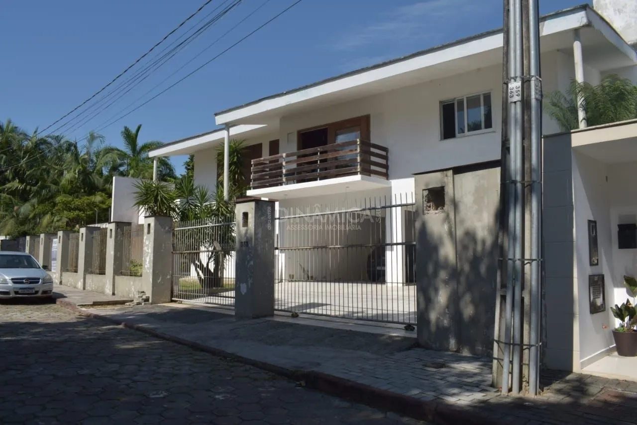 Casa de alto padrão no Bairro Jardim Blumenau em Blumenau. — foto 2