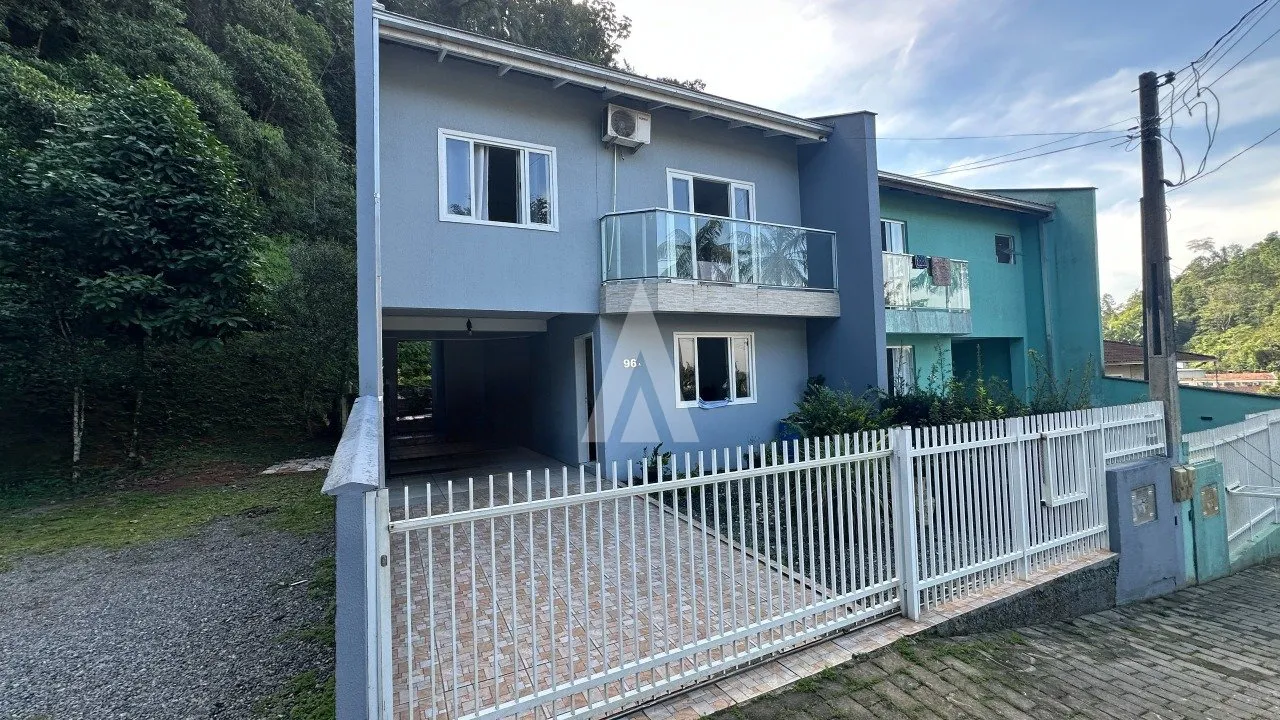 Sobrado Geminado com 4 quarto(s) à venda no bairro Pirabeiraba em Joinville, por R$ 650.000.00. - foto 1