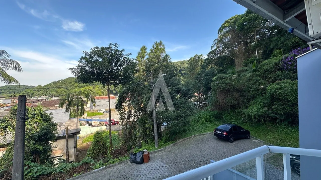 Sobrado Geminado com 4 quarto(s) à venda no bairro Pirabeiraba em Joinville, por R$ 650.000.00. — foto 3