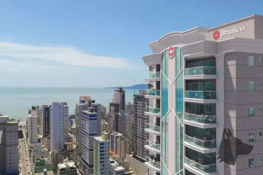 Apartamento à venda no bairro Meia Praia - foto 1