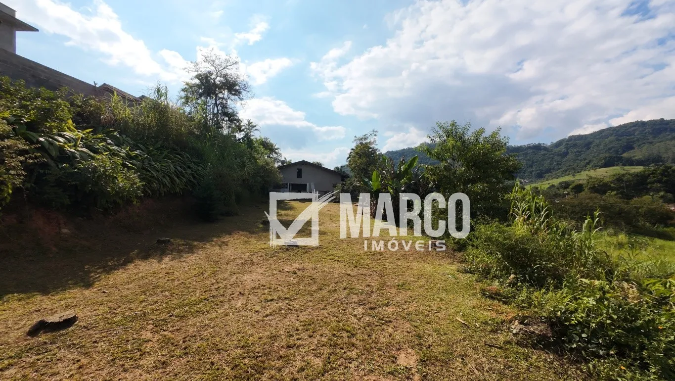 Terreno Amplo com Casa de 3 Quartos no Centro de Pomerode — foto 2