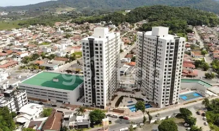 Localizado no Centro de Penha na Praia Alegre. O apartamento é de andar alto, proporcionando uma vista incrível do mar e do horizonte. — foto 2