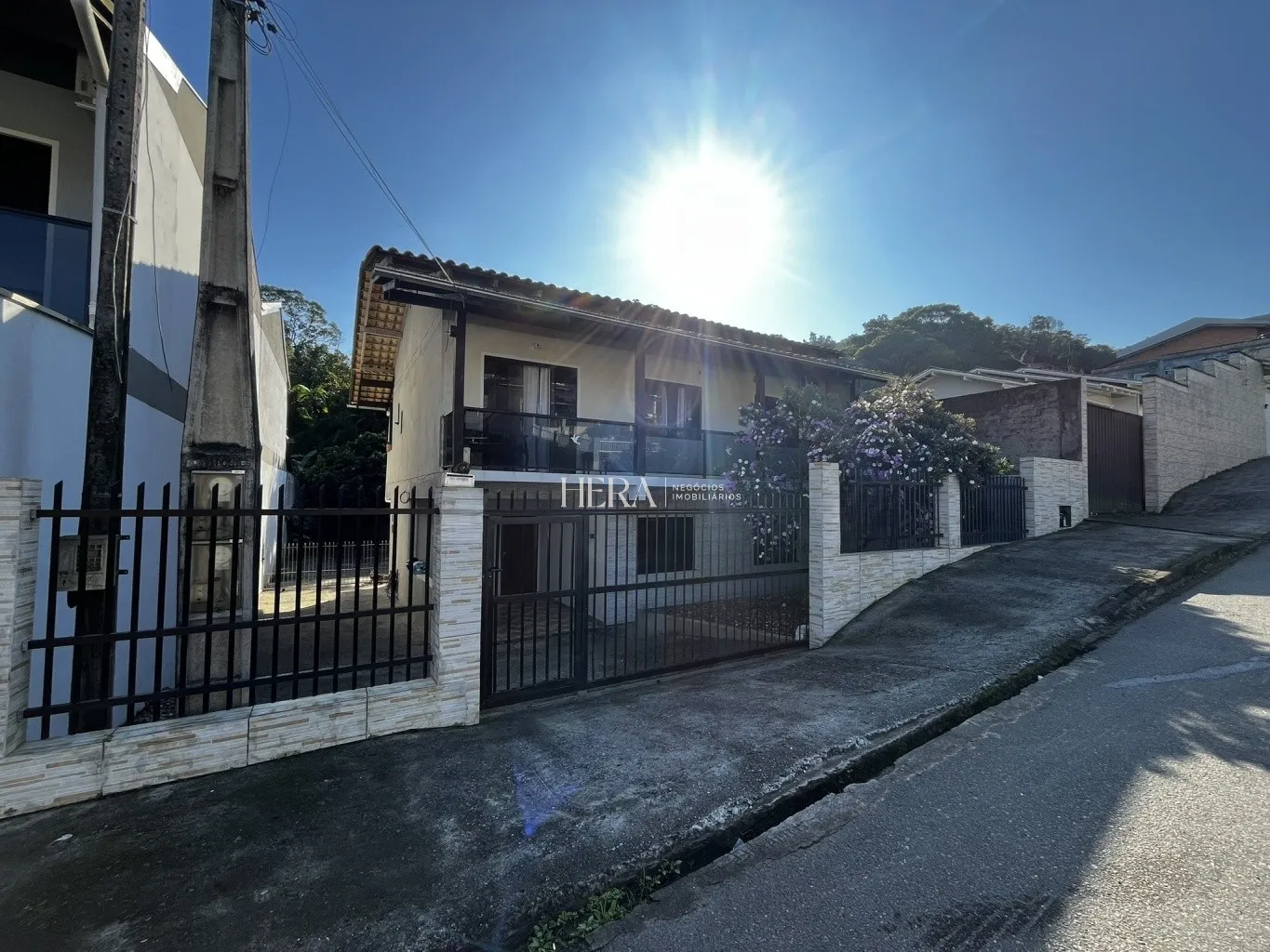 Casa semimobiliado com 04 dormitórios sendo 01 suíte no bairro Fortaleza em Blumenau! - foto 1