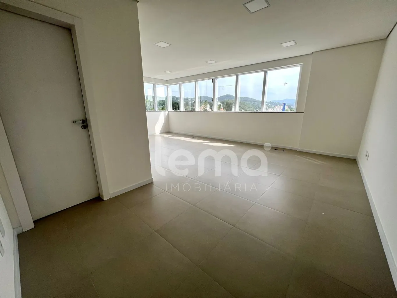 SALA COMERCIAL PARA LOCAÇÃO CENTRO BLUMENAU/SC — foto 2