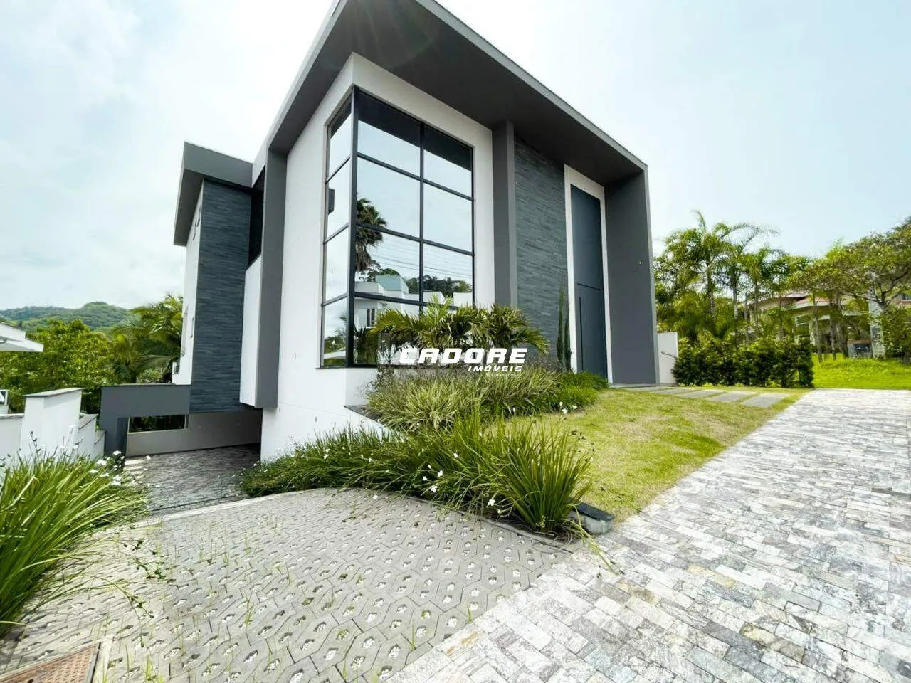 Casa de Alto Padrão 3 Dormitórios Sendo 3 Suítes e Uma Bela Piscina! | Cadore Imóveis - foto 1