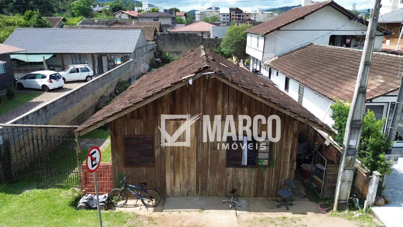 Terreno com Casa de Madeira no Centro de Pomerode — foto 2