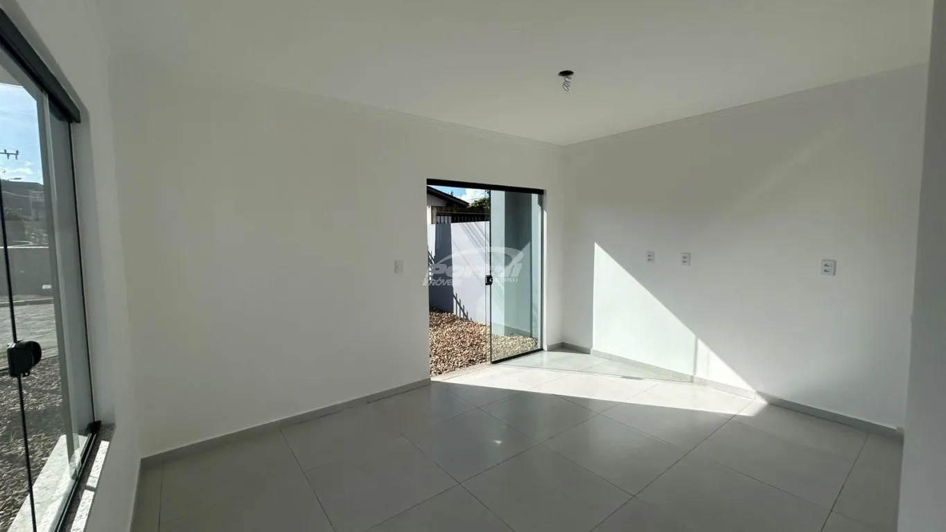 LINDO SOBRADO DE ESQUINA NO ITACOLOMI 500 METROS DA PRAIA — foto 4
