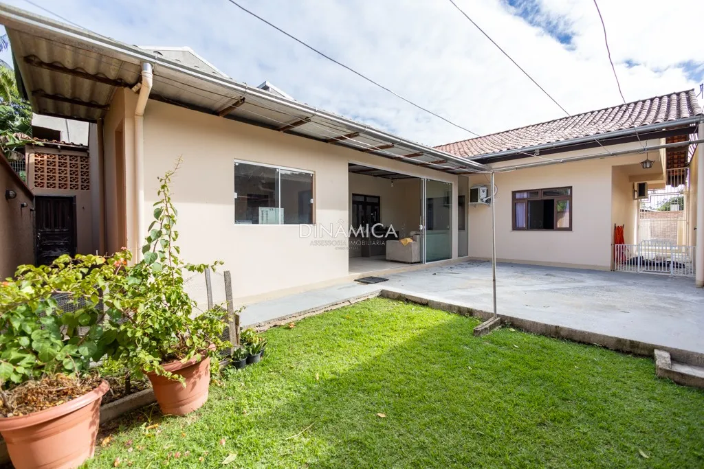 Casa com 4 Dormitórios no Bairro Garcia - Conforto, Tranquilidade e Localização Privilegiada - foto 1
