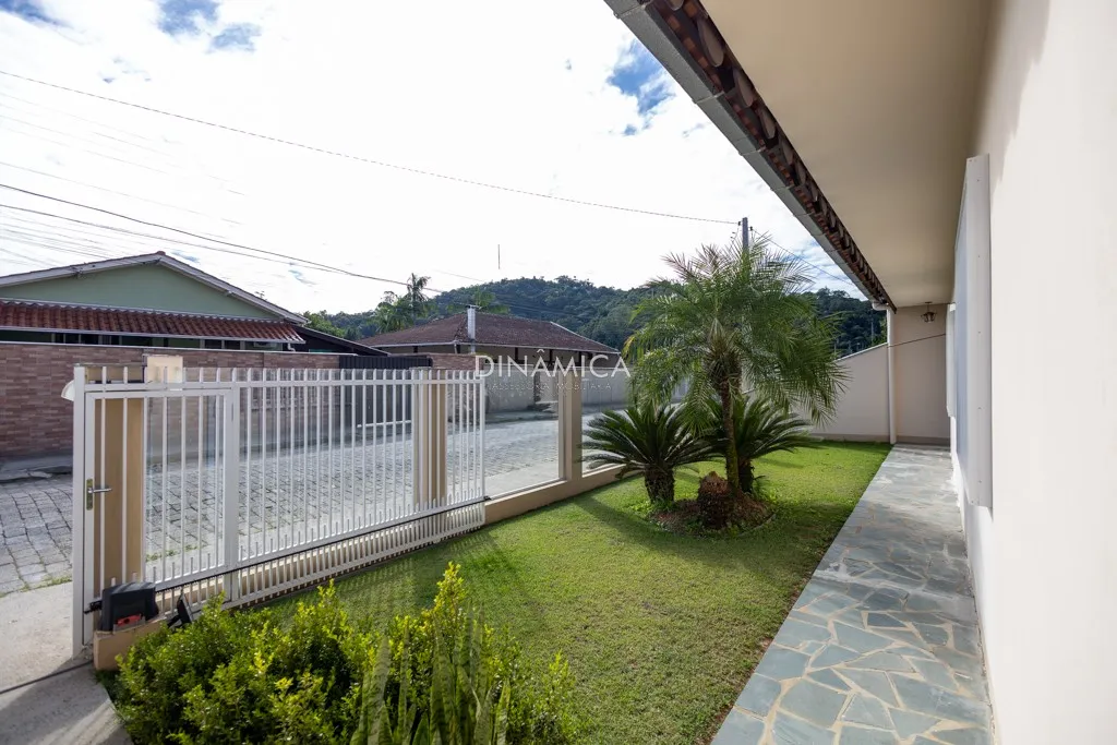 Casa com 4 Dormitórios no Bairro Garcia - Conforto, Tranquilidade e Localização Privilegiada — foto 6