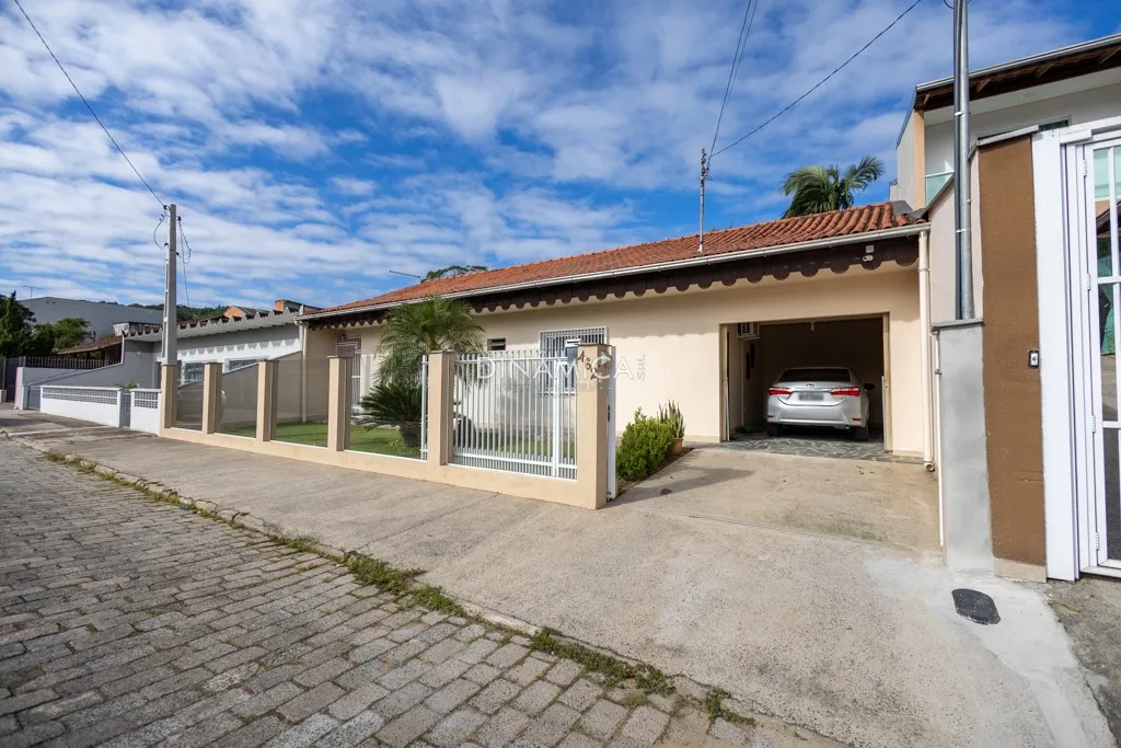 Casa com 4 Dormitórios no Bairro Garcia - Conforto, Tranquilidade e Localização Privilegiada — foto 7