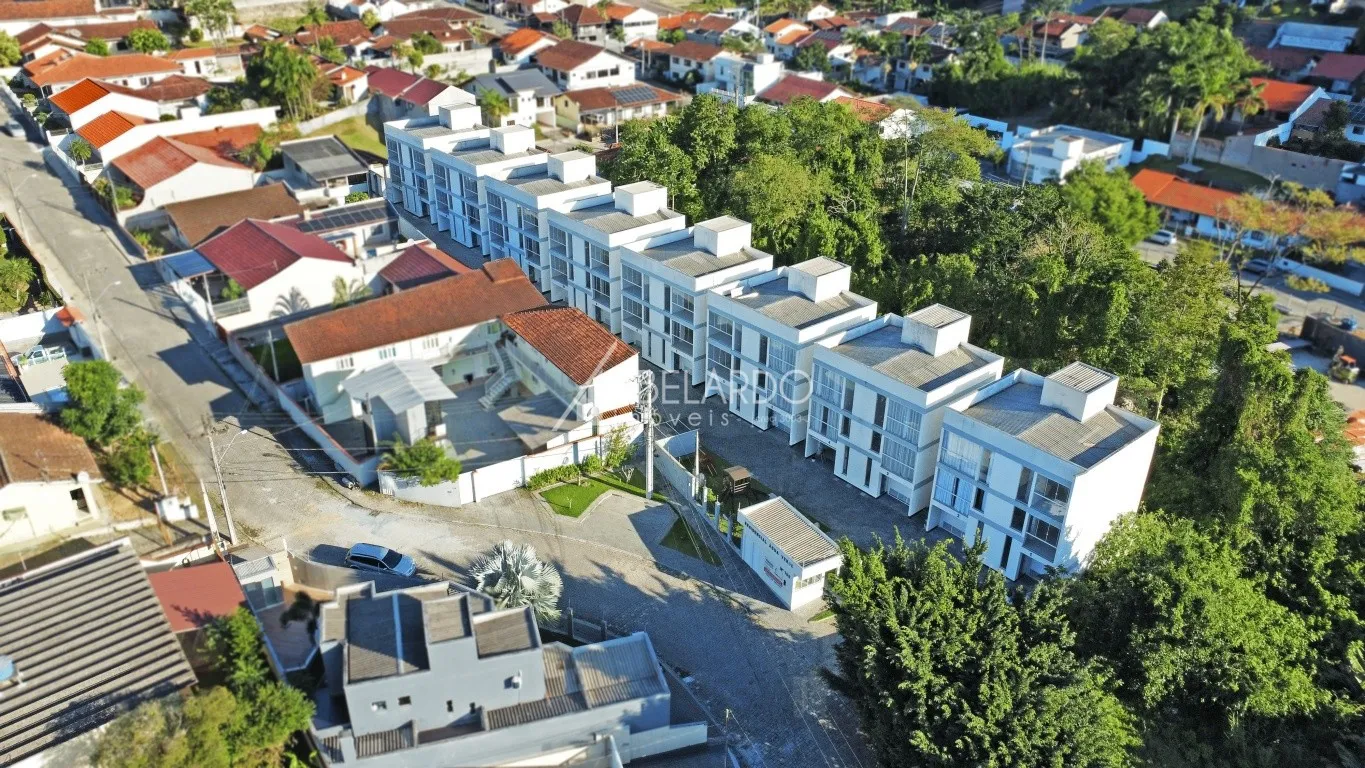 SOBRADO TRIPLEX COM DUAS SUÍTES E DUAS VAGAS DE GARAGEM, EM CONDOMÍNIO FECHADO - BAIRRO ÁGUA VERDE — foto 2