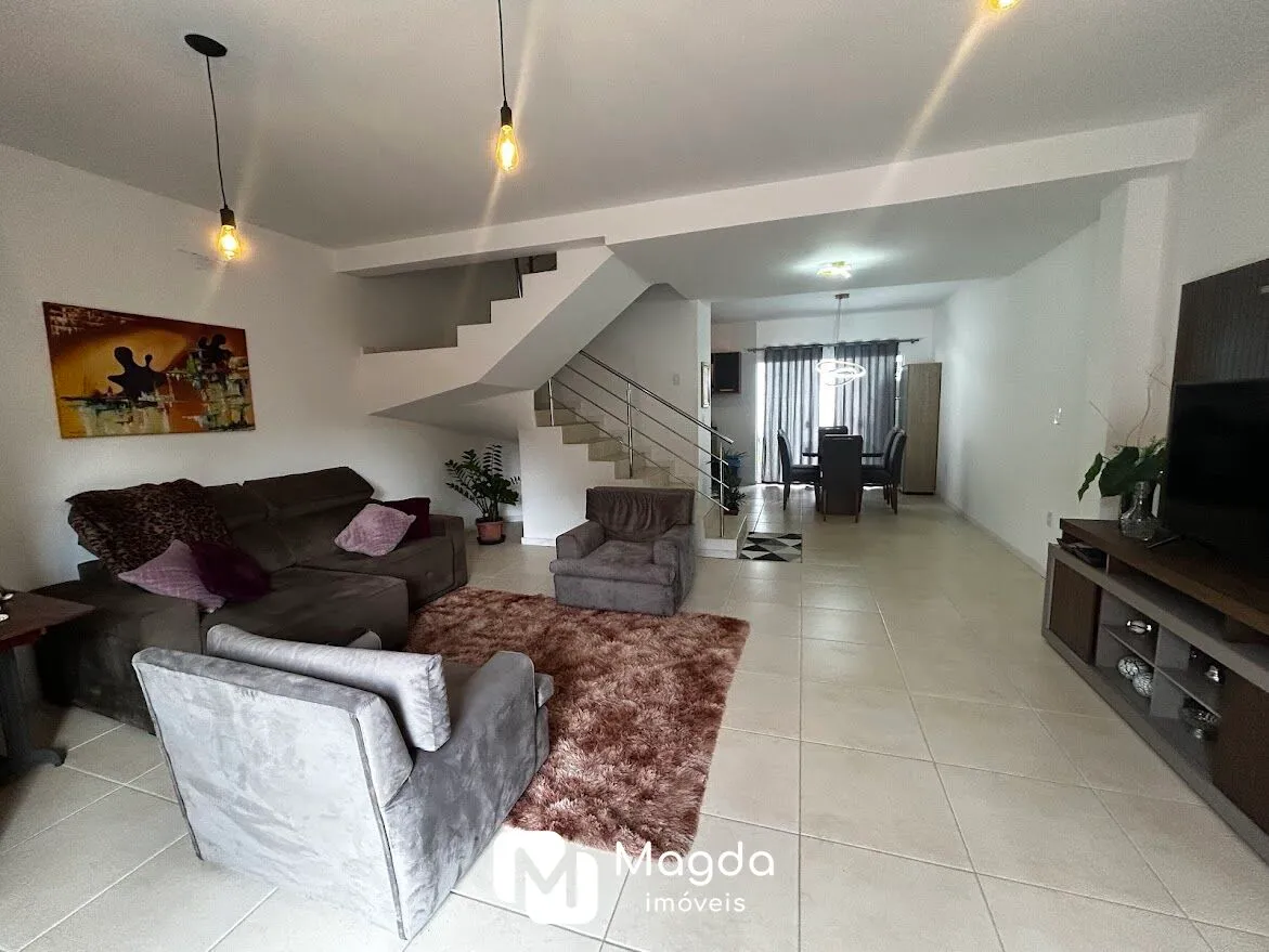 Casa com 3 quartos sendo um deles suíte, com um espaço muito amplo nos fundos e ao lado da Humberto de Campos com 134 m o melhor custo benefício — foto 3