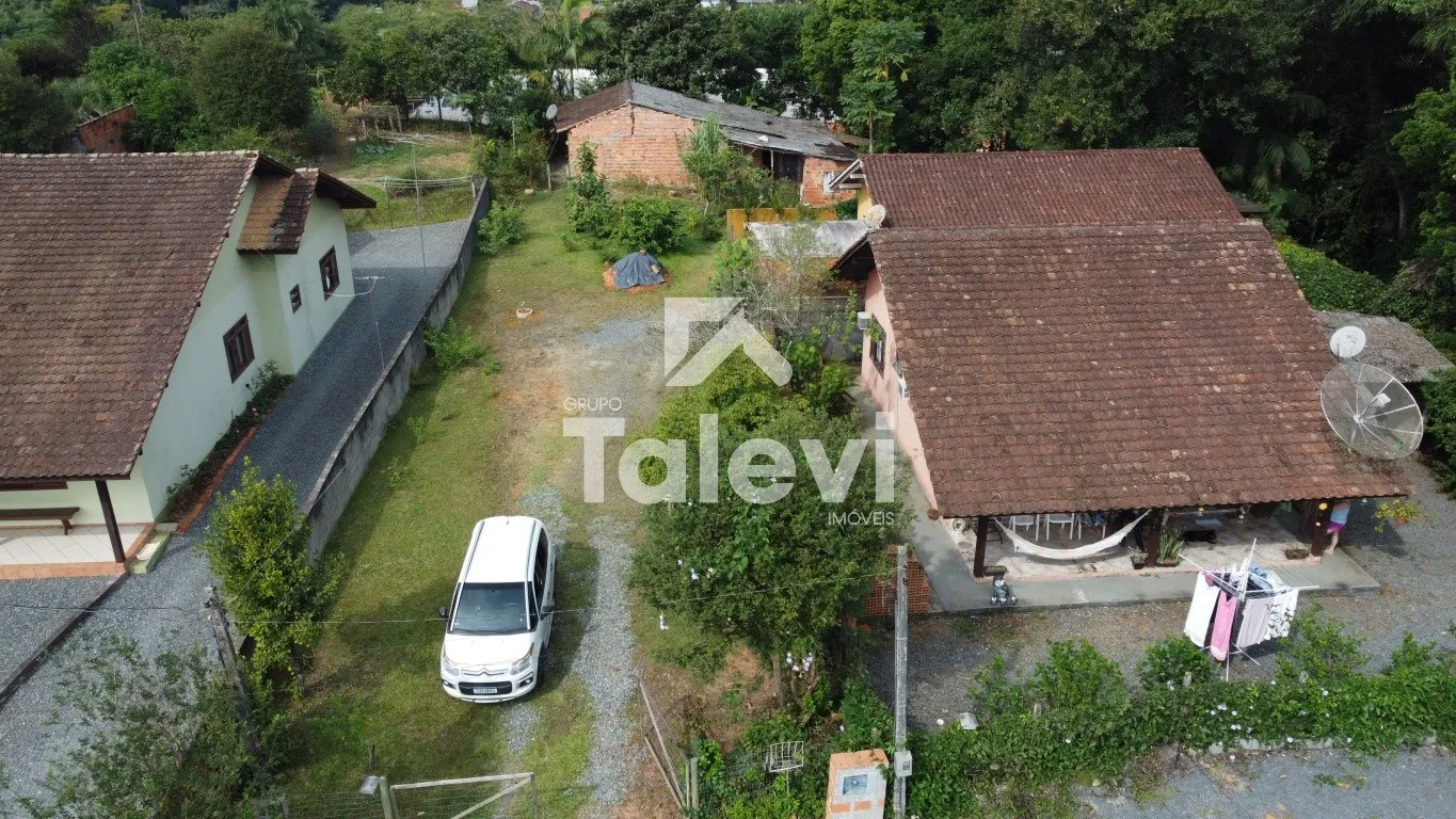 Terreno com 3.452m e Duas Casas em Testo Central - Potencial para Prédio Residencial e Renda Imediata - foto 1