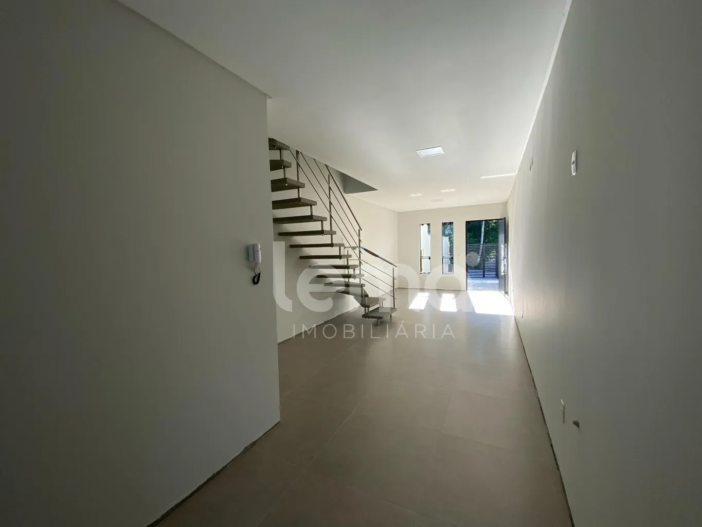 Sobrado com 2 suítes, no bairro Água Verde, em Blumenau. — foto 3