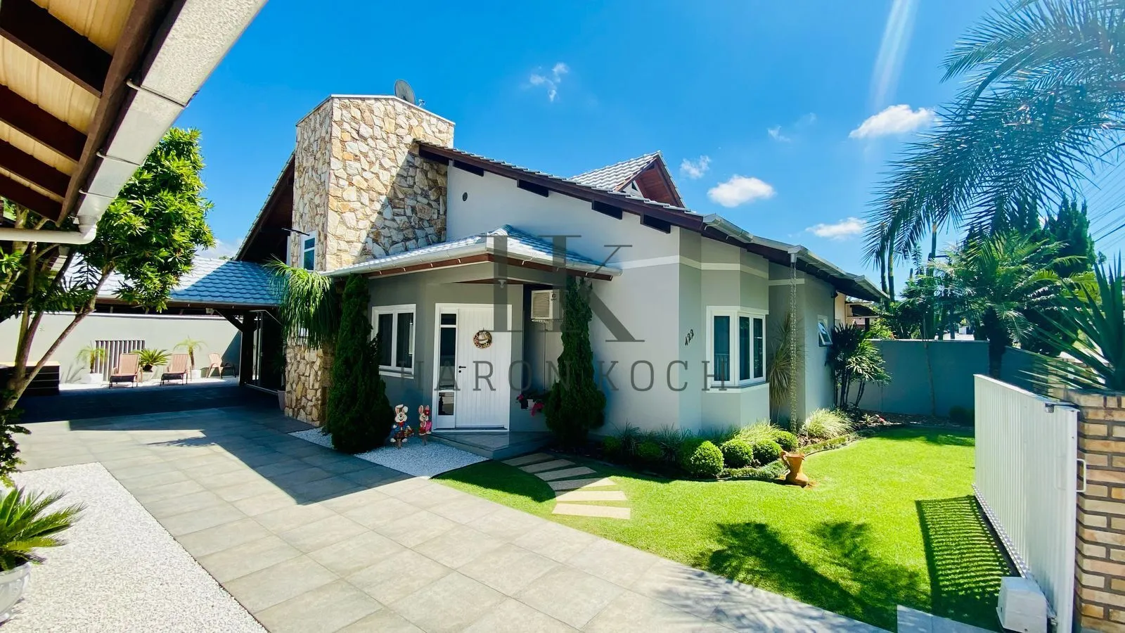 Casa com Edícula e Piscina — foto 3