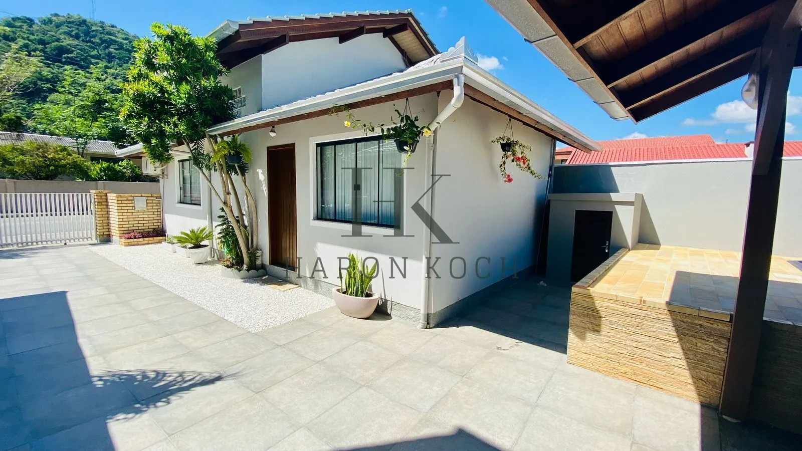 Casa com Edícula e Piscina — foto 2