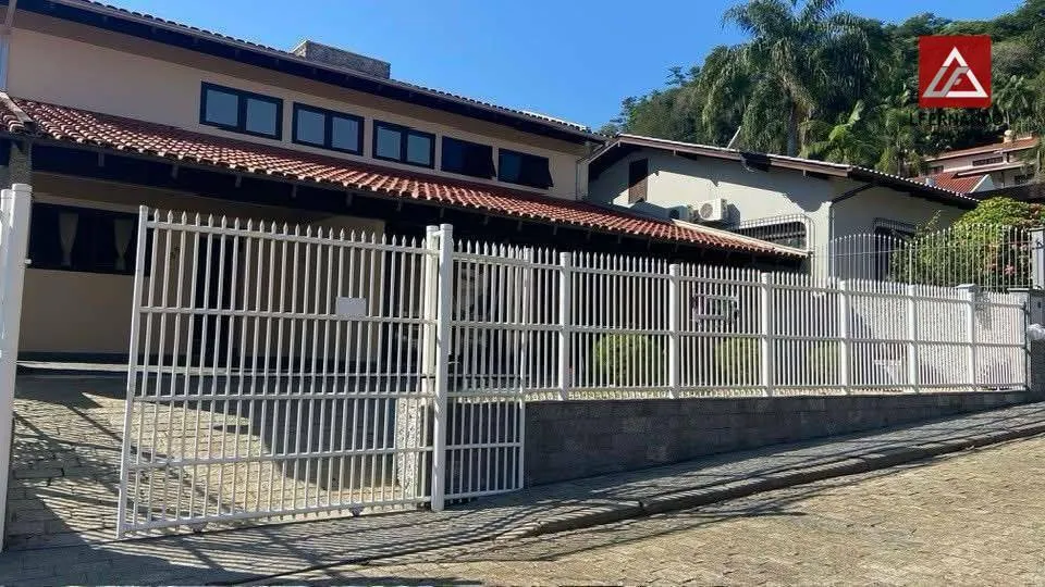 Casa com 3 dormitórios, sendo 1 suíte à venda, 262 m por R$ 1.500.000 - Velha - Blumenau/SC - foto 1