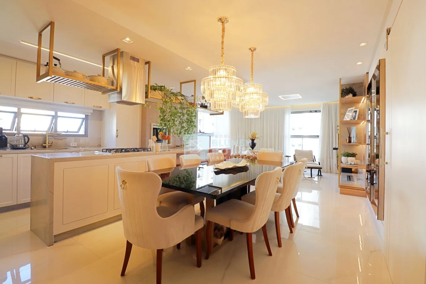 Amplo apartamento de alto padrão mobiliado no bairro Victor Konder! - foto 1