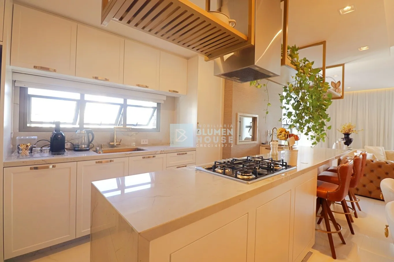 Amplo apartamento de alto padrão mobiliado no bairro Victor Konder! — foto 3