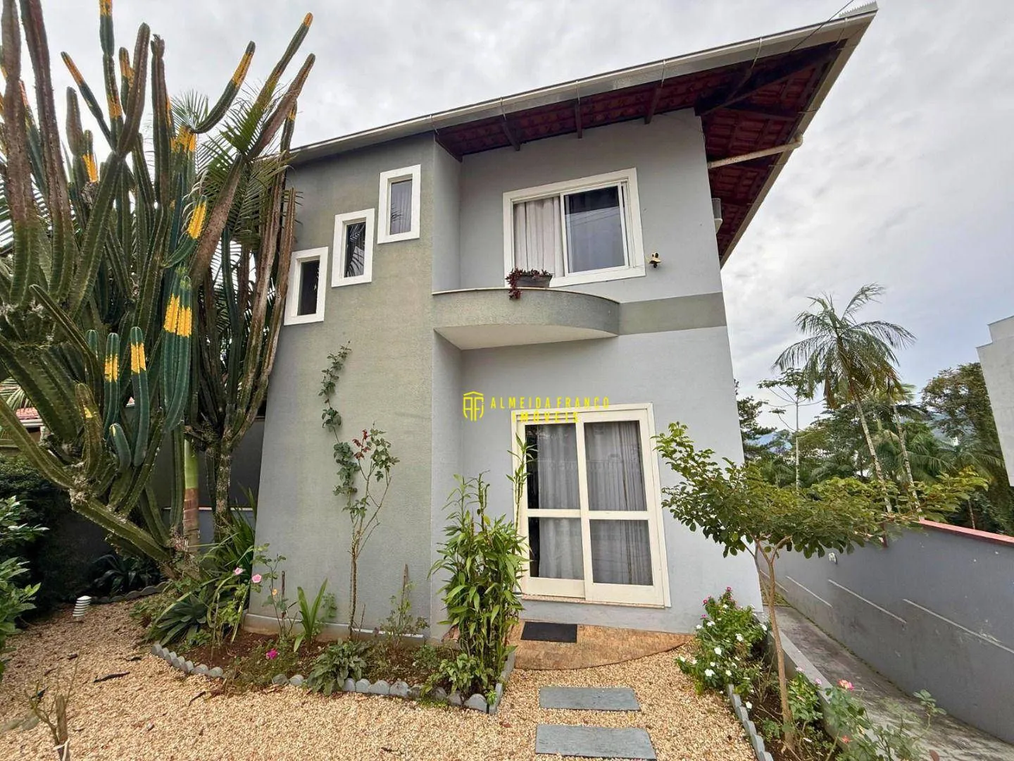 Casa com 3 dormitórios sendo 1 suíte, semi mobiliada no Bairro Salto do Norte - foto 1