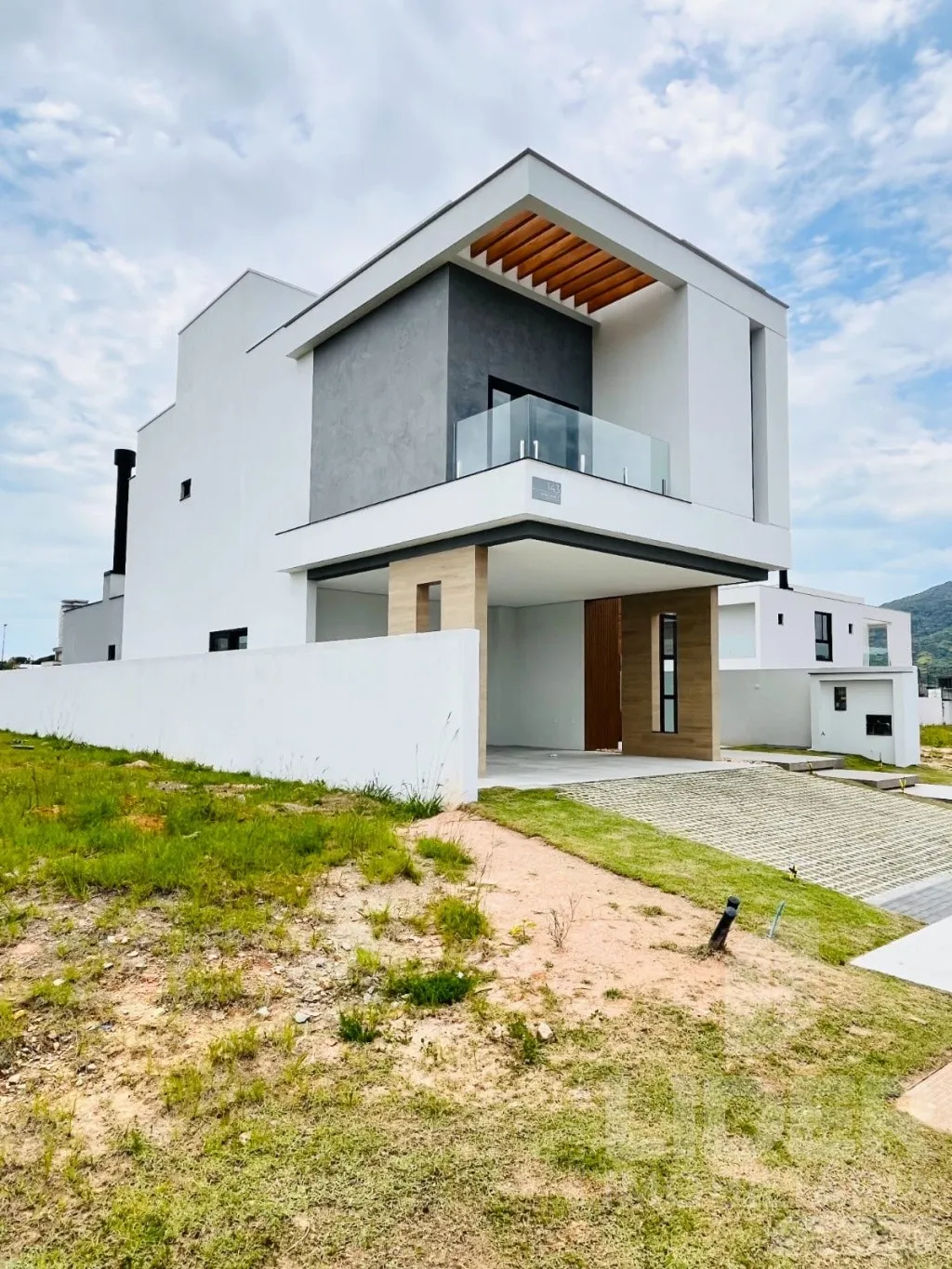 Casa de alto padrão com 319m em Pereque — foto 2
