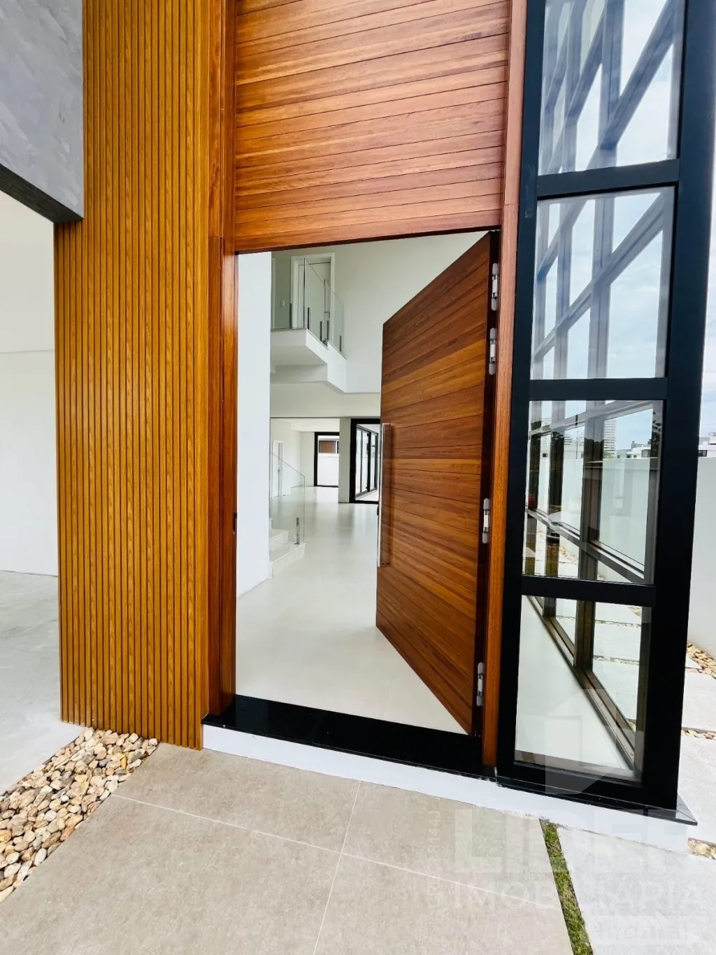 Casa de alto padrão com 319m em Pereque — foto 3