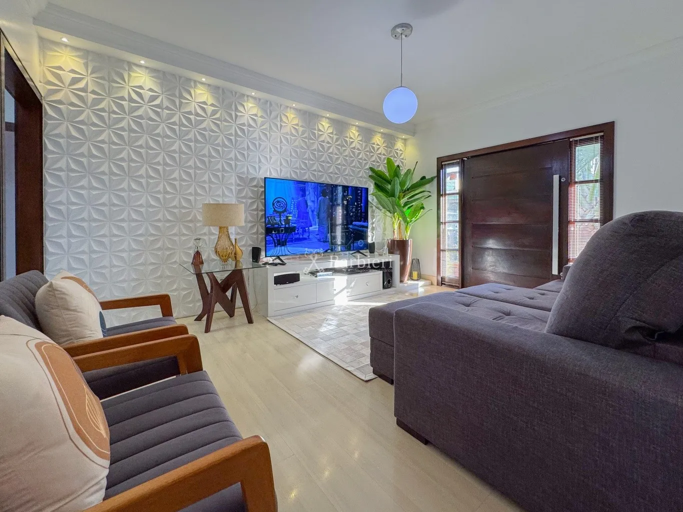 Casa térrea semi mobiliada com 3 quartos sendo 1 suíte e 195 m privativo no bairro Velha Central em Blumenau/SC - foto 1