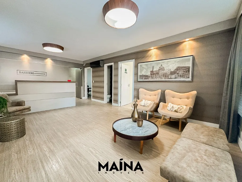 Casa Comercial, na ponta aguda, com 11 salas!! - foto 1