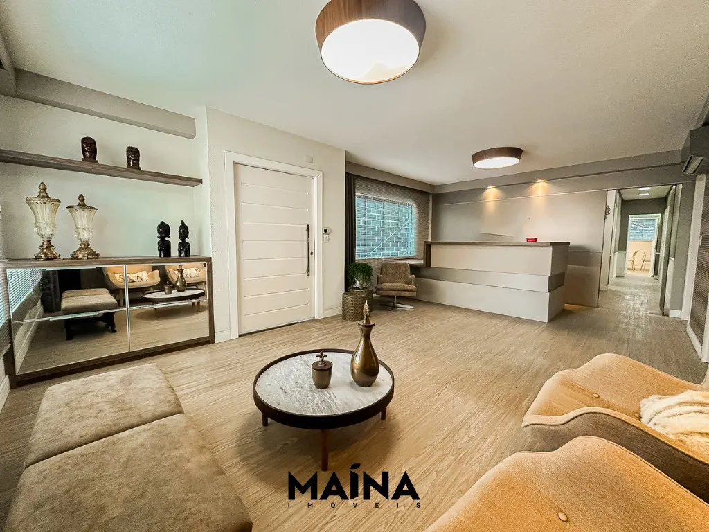 Casa Comercial, na ponta aguda, com 11 salas!! — foto 2