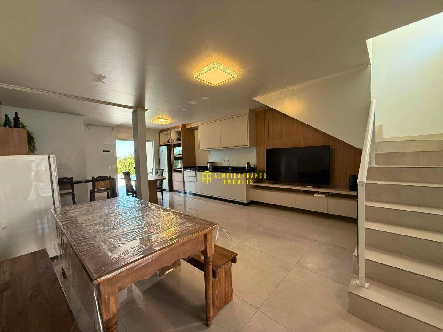 Sobrado com 2 suítes e 2 vagas de garagem, no Bairro Salto do Norte. — foto 3