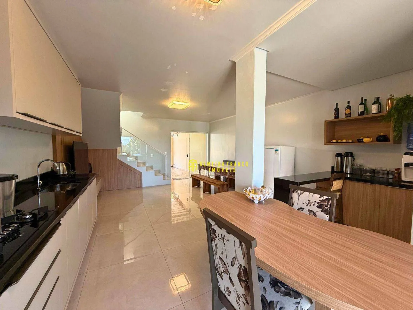 Sobrado com 2 suítes e 2 vagas de garagem, no Bairro Salto do Norte. — foto 5