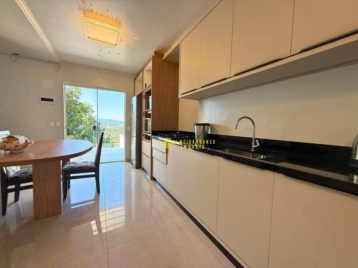 Sobrado com 2 suítes e 2 vagas de garagem, no Bairro Salto do Norte. — foto 6