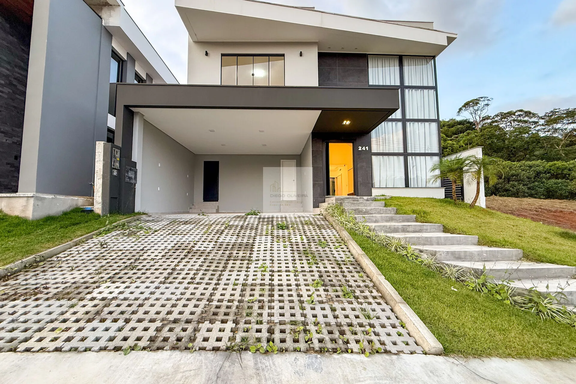 Linda casa semi mobiliada no condomínio Privilege em Blumenau a 5 minutos do centro! — foto 2