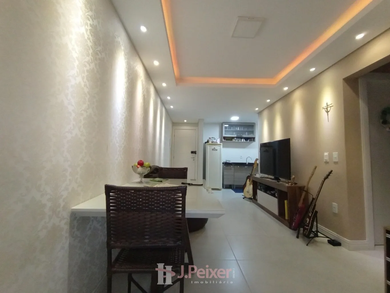 Belo apartamento com 2 dormitórios e sacada com churrasqueira em residencial com única torre no bairro Velha Central — foto 4