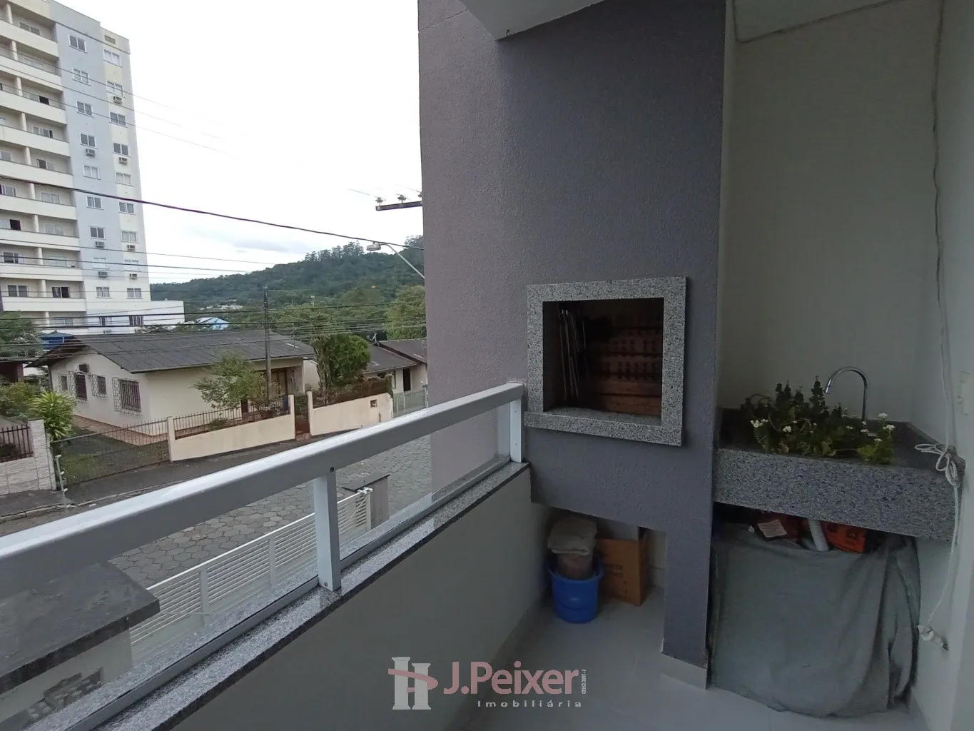 Belo apartamento com 2 dormitórios e sacada com churrasqueira em residencial com única torre no bairro Velha Central — foto 6