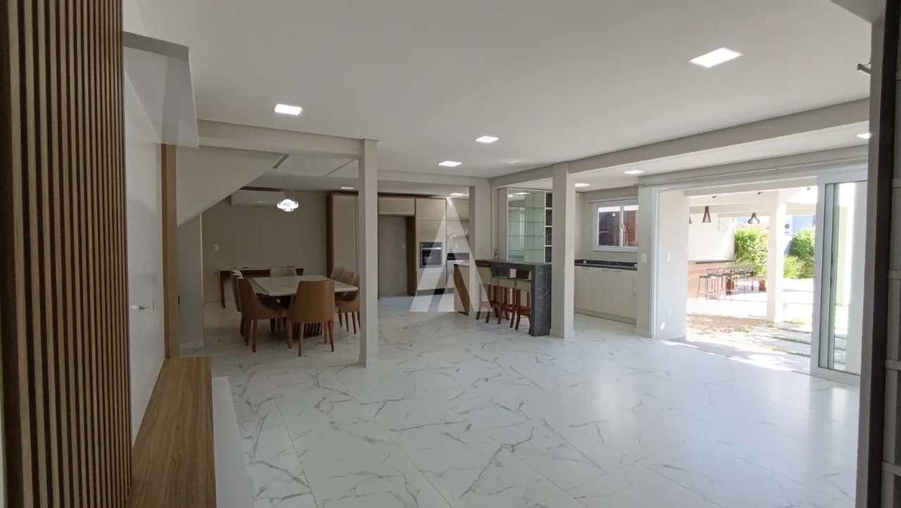 Casa com 1 suíte mais 3 quartos à venda no bairro Saguaçu em Joinville, por R$ 1.600.000.00. — foto 5