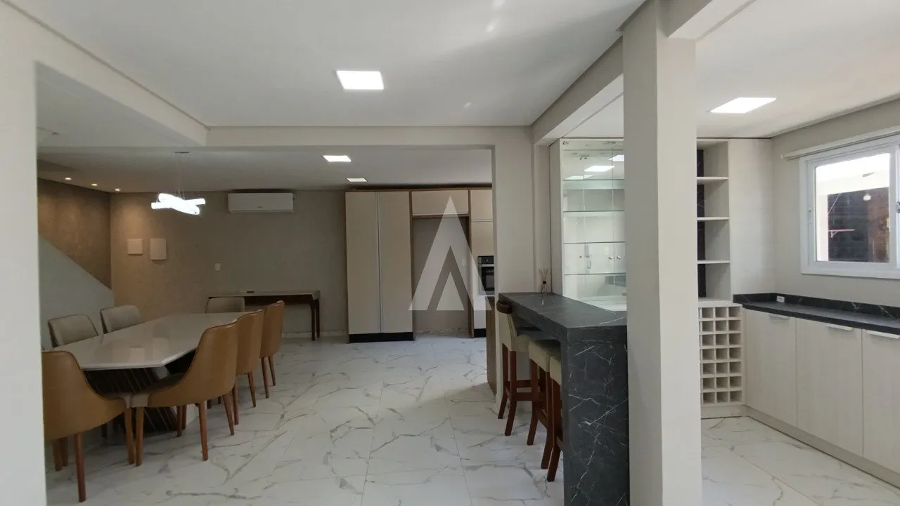 Casa com 1 suíte mais 3 quartos à venda no bairro Saguaçu em Joinville, por R$ 1.600.000.00. — foto 7