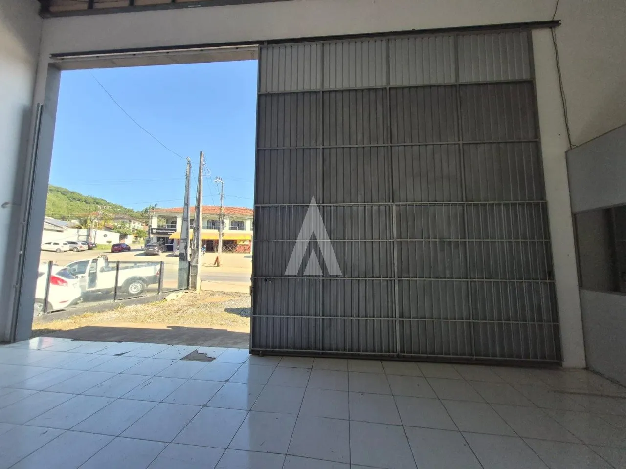 Galpão à venda, 6 vagas, 369m² na região do bairro Boehmerwald, próximo à Rua Waldemiro José Borges, Joinville — foto 3