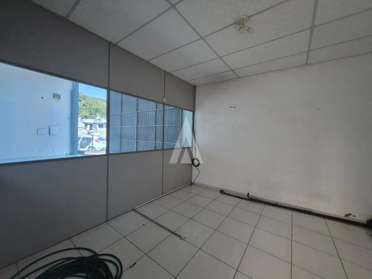 Galpão à venda, 6 vagas, 369m² na região do bairro Boehmerwald, próximo à Rua Waldemiro José Borges, Joinville — foto 4