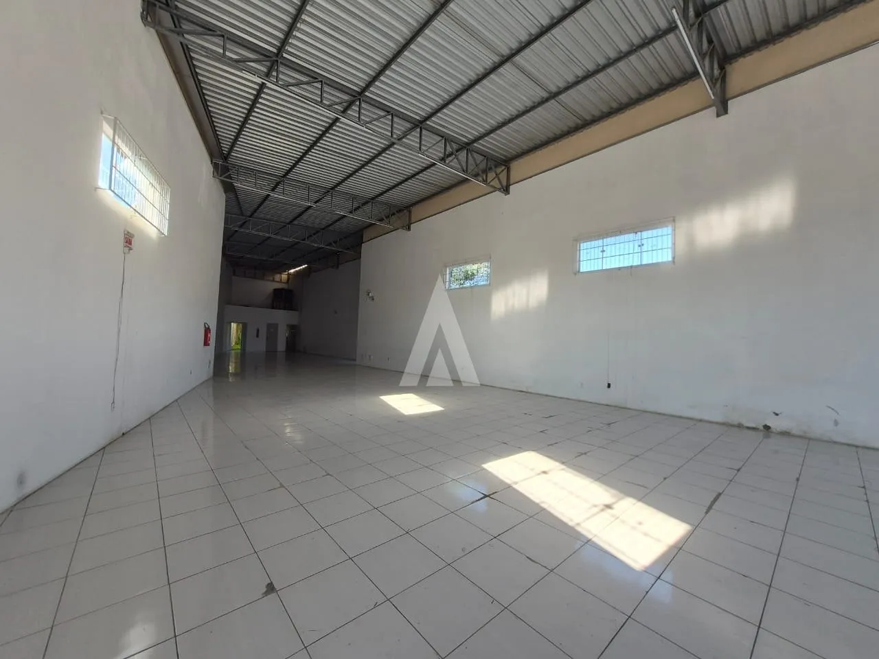 Galpão à venda, 6 vagas, 369m² na região do bairro Boehmerwald, próximo à Rua Waldemiro José Borges, Joinville — foto 5