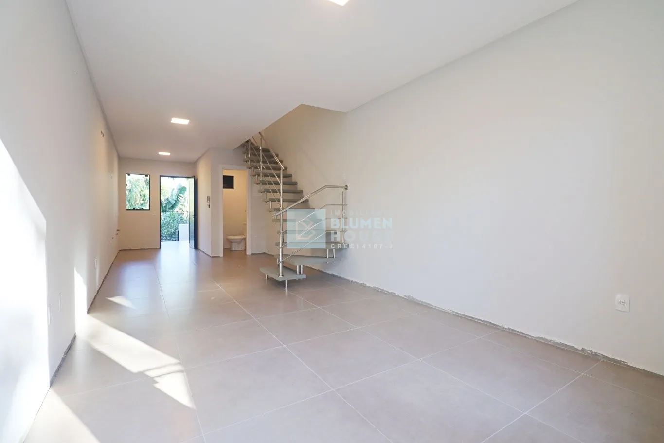 Sobrado com 2 suítes no bairro Água Verde! — foto 3