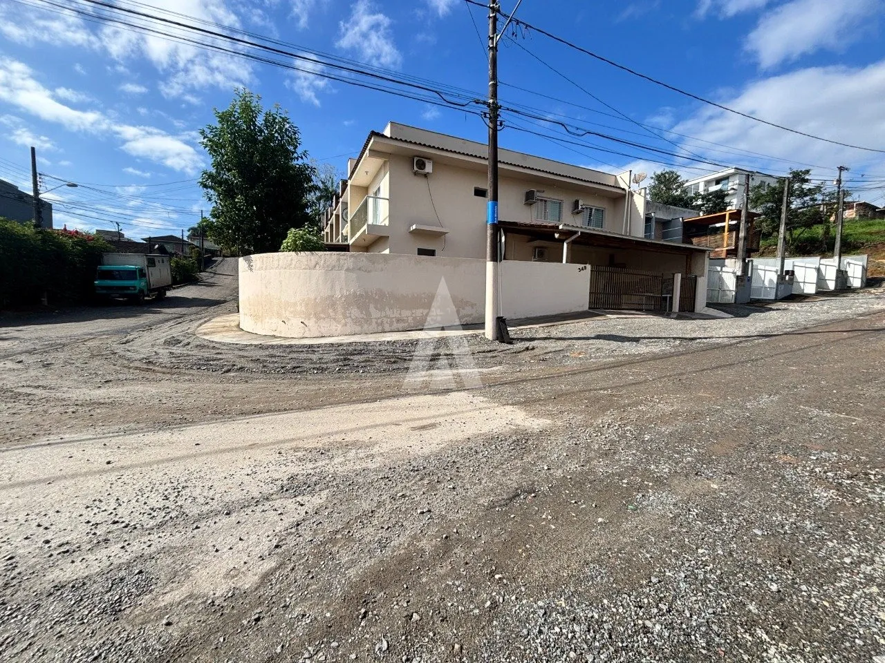Sobrado Geminado com 1 suíte(s) mais 2 quarto(s) à venda no bairro Nova Brasília em Joinville, de R$ 480.000,00 para R$456.00,00. - foto 1
