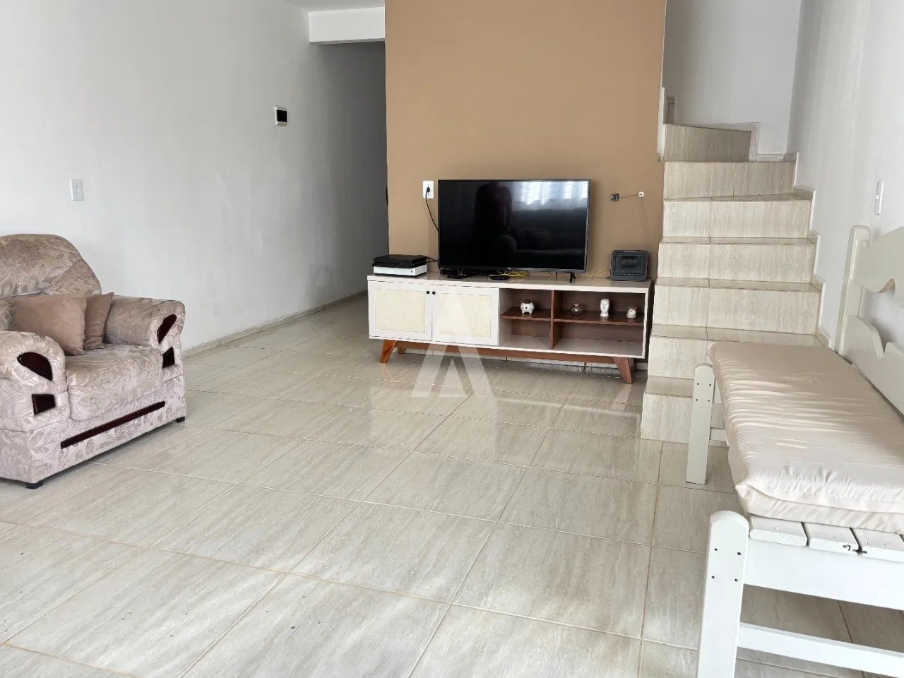 Sobrado Geminado com 1 suíte(s) mais 2 quarto(s) à venda no bairro Nova Brasília em Joinville, de R$ 480.000,00 para R$456.00,00. — foto 2