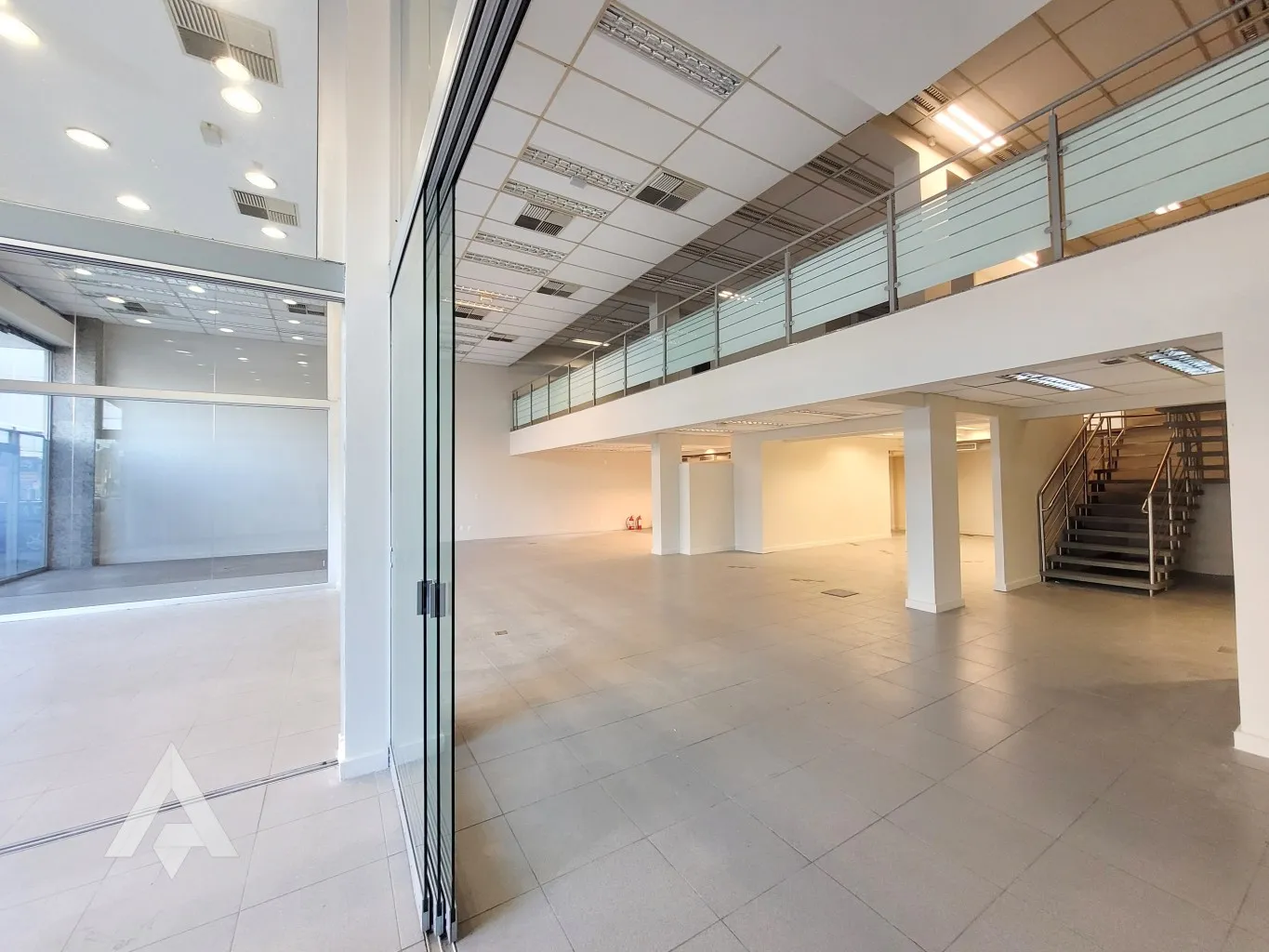 Espaço comercial com 430m de loja e estacionamento na Itoupava Norte. — foto 3