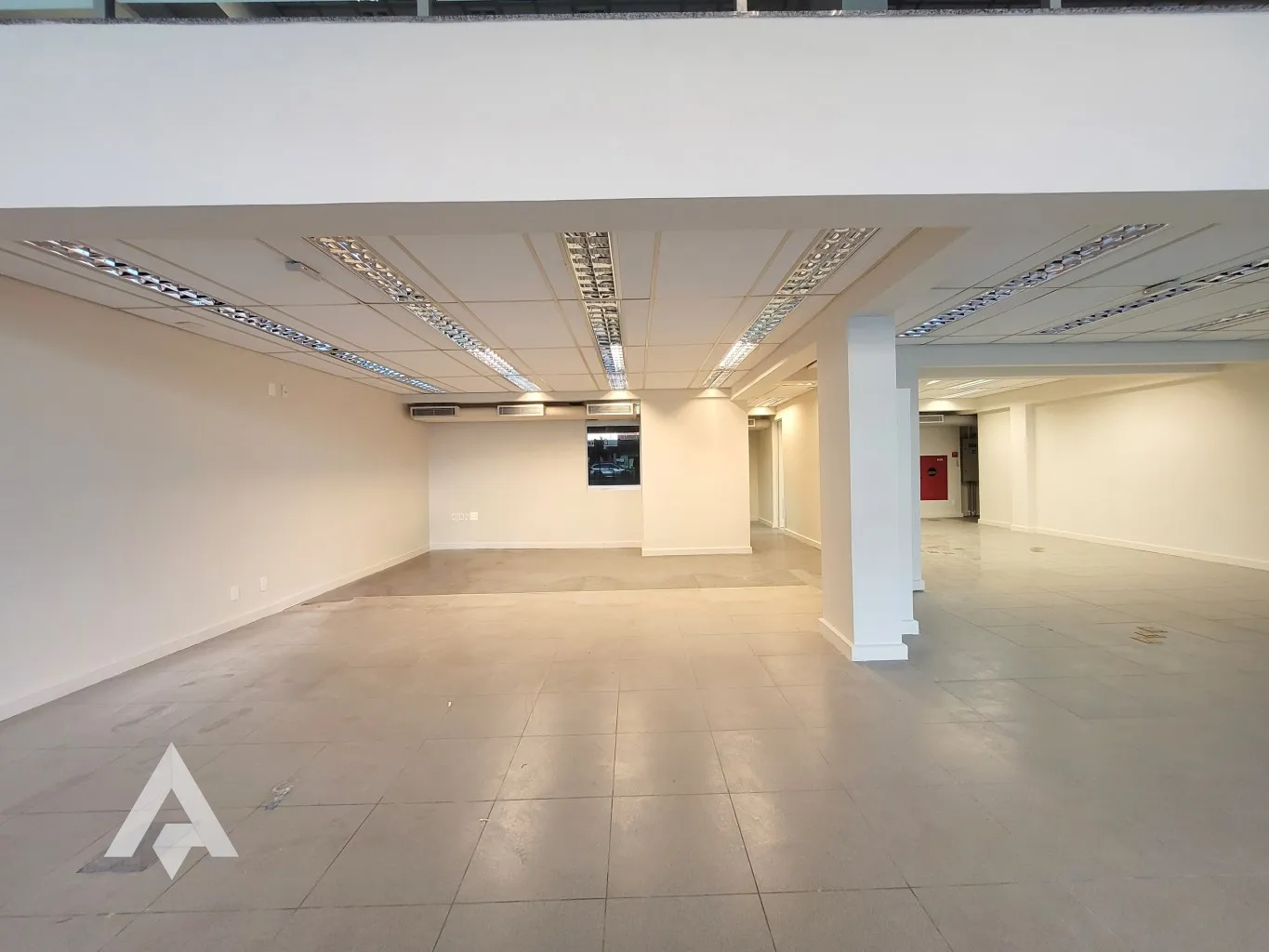 Espaço comercial com 430m de loja e estacionamento na Itoupava Norte. — foto 5