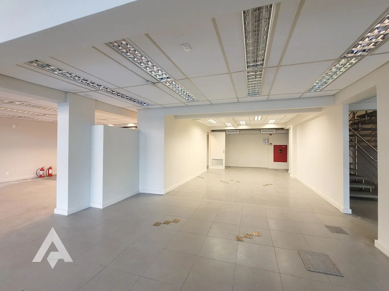 Espaço comercial com 430m de loja e estacionamento na Itoupava Norte. — foto 6