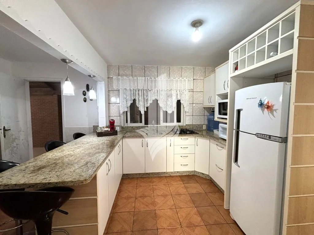 Casa com 3 dormitórios, 1 suíte, 3 vagas de garagem — foto 2